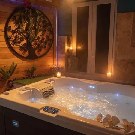 And Cote Avec Jacuzzi Et Sauna Prive