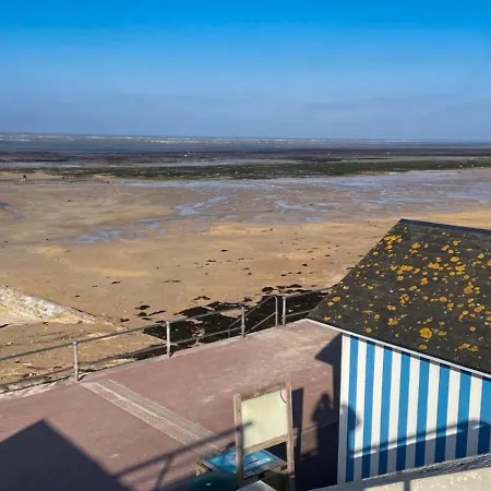 아파트 And Cote Avec Jacuzzi Et Sauna Prive